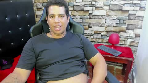 Snapshot of your_hot_friend69 chatting on February 26, 2025, 12:38 am David online show from February 26, 2025, 12:38 am