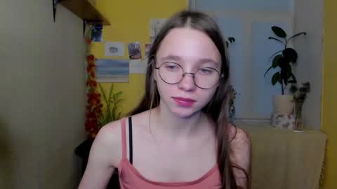 Snapshot of your_leslie chatting on December 16, 2024, 1:42 am Leslie online show from December 16, 2024, 1:42 am