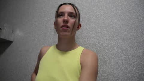 Snapshot of your_little_flexible_girl chatting on February 5, 2025, 9:29 pm Meri online show from February 5, 2025, 9:29 pm