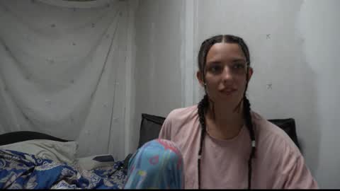 Snapshot of your_little_flexible_girl chatting on September 20, 2025, 8:43 pm Meri online show from September 20, 2025, 8:43 pm