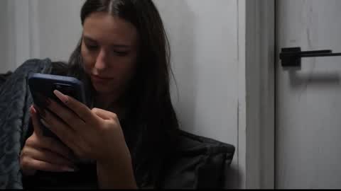 Snapshot of your_little_flexible_girl chatting on September 25, 2025, 7:39 pm Meri online show from September 25, 2025, 7:39 pm