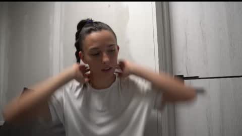 Snapshot of your_little_flexible_girl chatting on October 7, 2025, 7:00 pm Meri online show from October 7, 2025, 7:00 pm