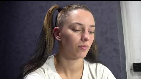 Snapshot of your_little_flexible_girl chatting on December 3, 2025, 9:24 pm Meri online show from December 3, 2025, 9:24 pm