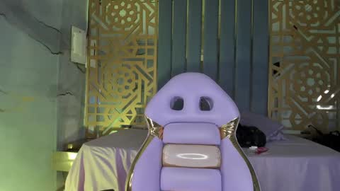 Snapshot of your_naughtyangel chatting on December 4, 2024, 10:51 pm Evelin online show from December 4, 2024, 10:51 pm