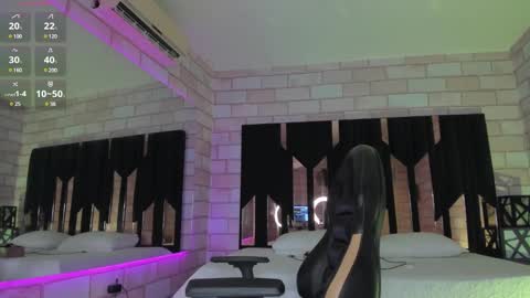 Snapshot of your_naughtyangel chatting on January 6, 2025, 9:43 pm Evelin online show from January 6, 2025, 9:43 pm