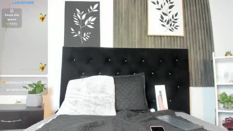 your_submissive_ online show from November 19, 2025, 8:31 pm