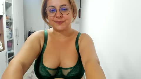 Snapshot of your_victoria chatting on September 9, 2025, 11:04 pm Your Victoria online show from September 9, 2025, 11:04 pm