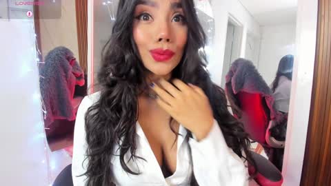 Snapshot of yourcutemolly chatting on December 29, 2024, 4:48 am Selena online show from December 29, 2024, 4:48 am