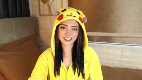 JEN  online show from September 10, 2025, 9:20 am