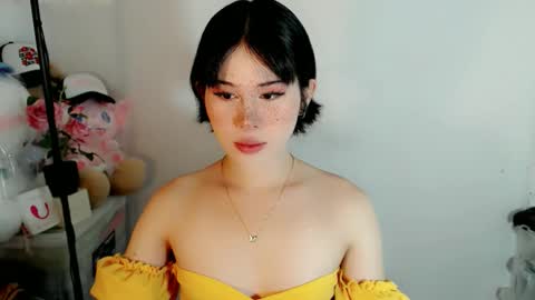 Snapshot of yourfavorateella chatting on October 9, 2025, 2:42 am PrettyElla online show from October 9, 2025, 2:42 am