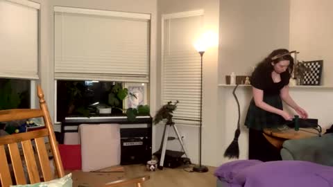 Sarlei Sar-uh-lie online show from November 29, 2025, 1:30 am