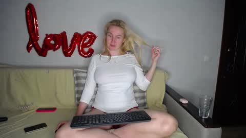 Iamyourdream online show from March 8, 2025, 7:20 pm