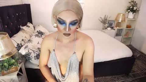 Snapshot of yourlivingonurdream chatting on November 11, 2025, 4:12 am -- online show from November 11, 2025, 4:12 am