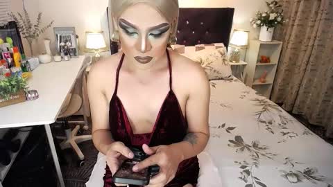 Snapshot of yourlivingonurdream chatting on December 14, 2025, 4:07 am -- online show from December 14, 2025, 4:07 am