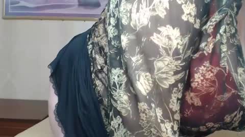 Snapshot of yourmilf4love chatting on October 14, 2025, 4:41 pm lANA online show from October 14, 2025, 4:41 pm