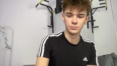 yoursweetyguy online show from November 10, 2025, 4:17 pm