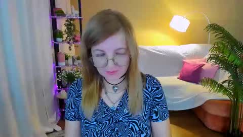 Snapshot of youruniverser chatting on October 12, 2025, 4:22 am Alice online show from October 12, 2025, 4:22 am