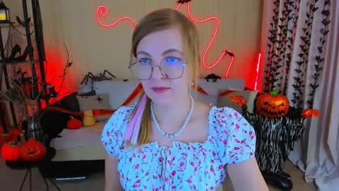 Snapshot of youruniverser chatting on October 25, 2025, 9:17 am Alice online show from October 25, 2025, 9:17 am