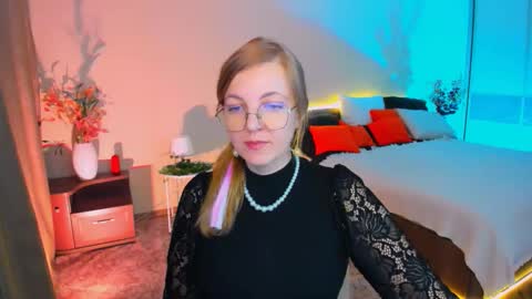 Snapshot of youruniverser chatting on November 4, 2025, 9:41 am Alice online show from November 4, 2025, 9:41 am