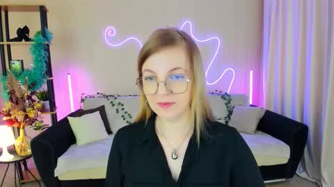 Snapshot of youruniverser chatting on November 14, 2025, 9:19 am Alice online show from November 14, 2025, 9:19 am