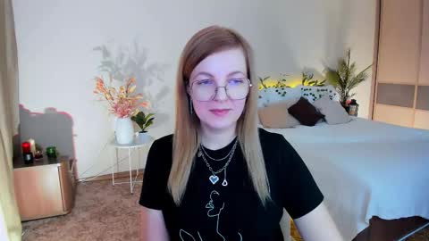 Snapshot of youruniverser chatting on November 15, 2025, 10:01 am Alice online show from November 15, 2025, 10:01 am