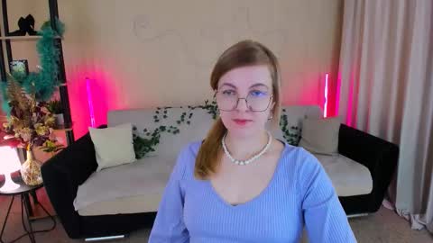 Snapshot of youruniverser chatting on November 17, 2025, 9:26 am Alice online show from November 17, 2025, 9:26 am