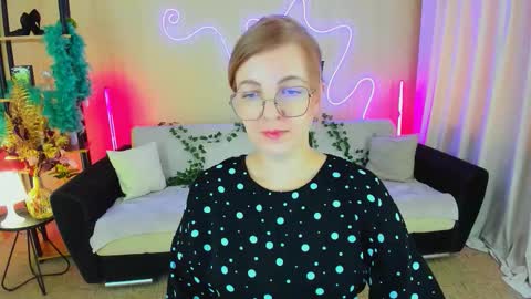 Snapshot of youruniverser chatting on November 18, 2025, 9:14 am Alice online show from November 18, 2025, 9:14 am