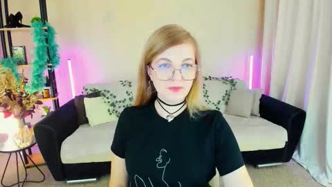 Snapshot of youruniverser chatting on November 24, 2025, 9:31 am Alice online show from November 24, 2025, 9:31 am