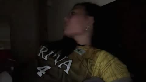 yrdrmgrl_jennie26 online show from November 18, 2025, 7:35 am