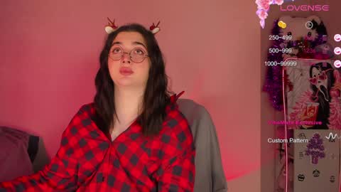 Snapshot of ysabell_viveris chatting on December 12, 2024, 12:01 pm Ysabell online show from December 12, 2024, 12:01 pm