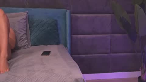 Foxie online show from September 19, 2025, 6:04 am