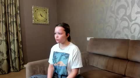 Snapshot of yualles chatting on December 15, 2025, 12:09 pm Emily online show from December 15, 2025, 12:09 pm