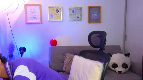 yulian_vasquez online show from November 3, 2025, 12:39 pm