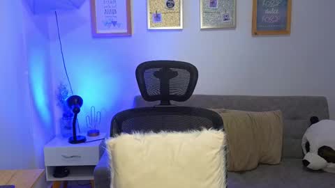 yulian_vasquez online show from November 21, 2025, 12:26 pm