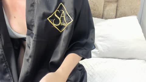 yulievans online show from February 7, 2025, 2:37 pm