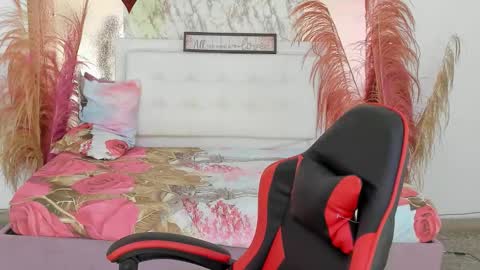 Yulisa online show from December 13, 2025, 8:04 pm