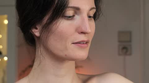 yulla dao online show from January 14, 2025, 8:04 pm