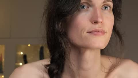 yulla dao online show from February 25, 2025, 7:58 pm