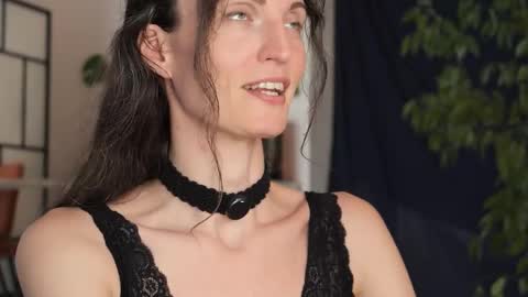 yulla dao online show from October 14, 2025, 5:03 pm