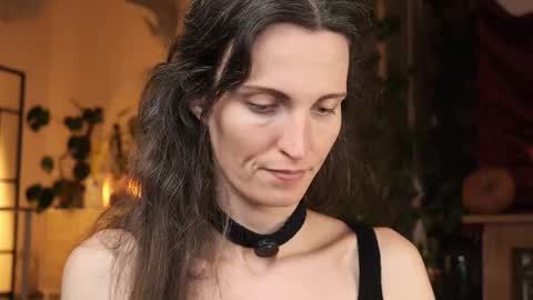 yulla dao online show from November 6, 2025, 5:25 pm