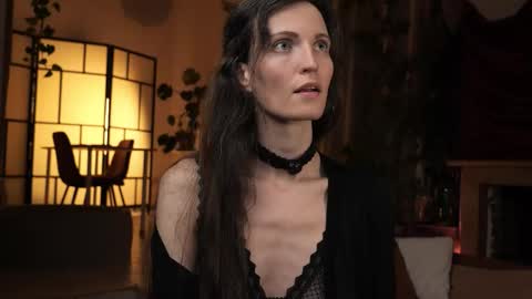 yulla dao online show from November 15, 2025, 5:31 pm