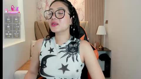 Snapshot of yuna__min chatting on September 27, 2025, 2:55 pm Yuna  online show from September 27, 2025, 2:55 pm
