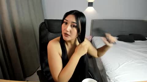 Yuna online show from November 19, 2025, 7:14 pm