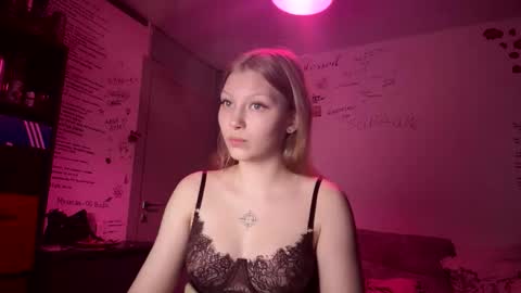 Snapshot of yunarosee chatting on October 21, 2025, 8:20 pm yunarosee online show from October 21, 2025, 8:20 pm