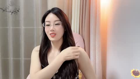 YunEr online show from December 12, 2024, 2:11 pm