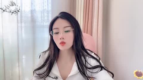 YunEr online show from December 14, 2024, 2:56 am