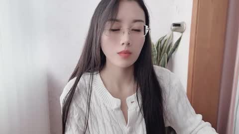 YunEr online show from October 18, 2025, 4:04 am