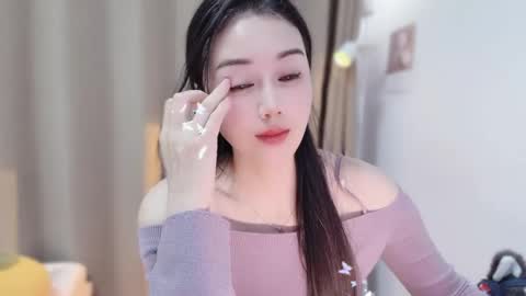 YunEr online show from December 1, 2025, 2:44 pm