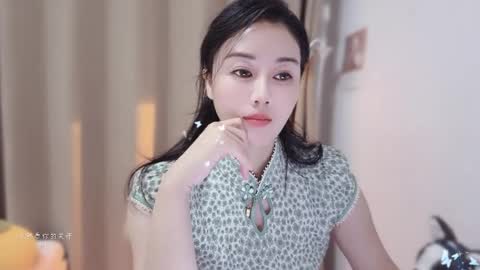 YunEr online show from December 5, 2025, 3:30 pm