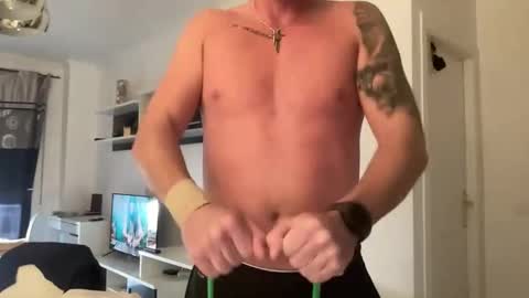 Yungbucker online show from December 1, 2025, 3:17 pm